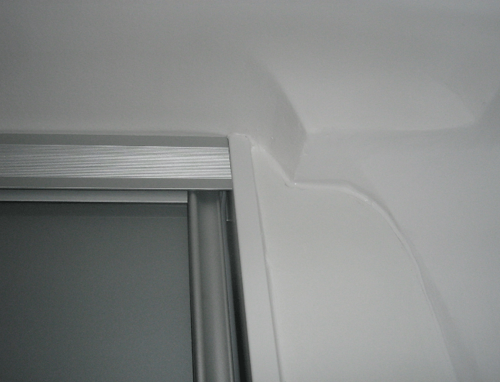 vgradna omara z drsnimi vrati