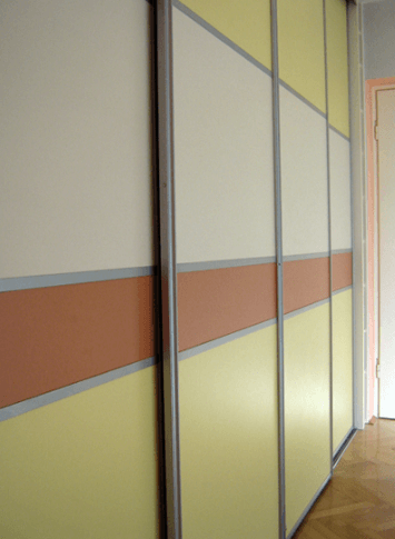 barvna omara za spalnico