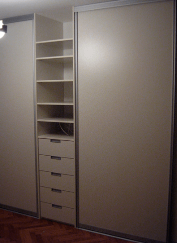 omara v navadni beli barvi